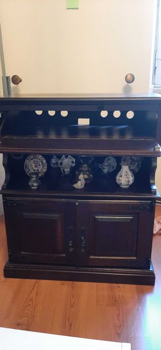 Mesa de TV em Mogno