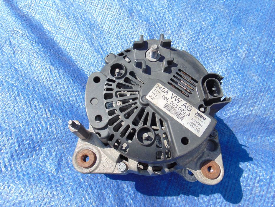 VW TOURAN 2.0 TDI Alternator VALEO Oryginał Opolskie Części