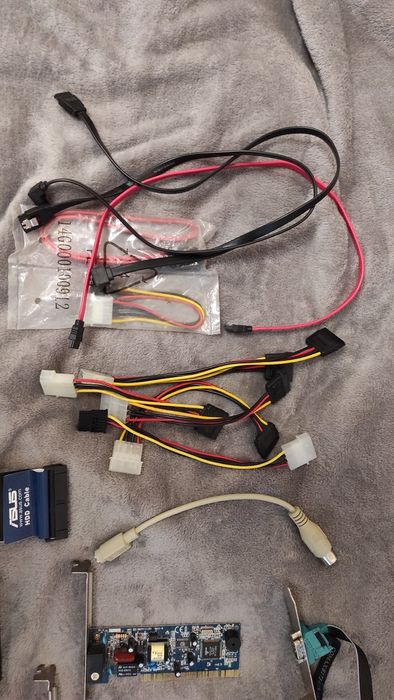 Комп'ютерні комплектуючі.