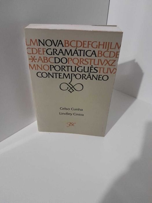 Domina o Português Atual com Esta Gramática Essencial