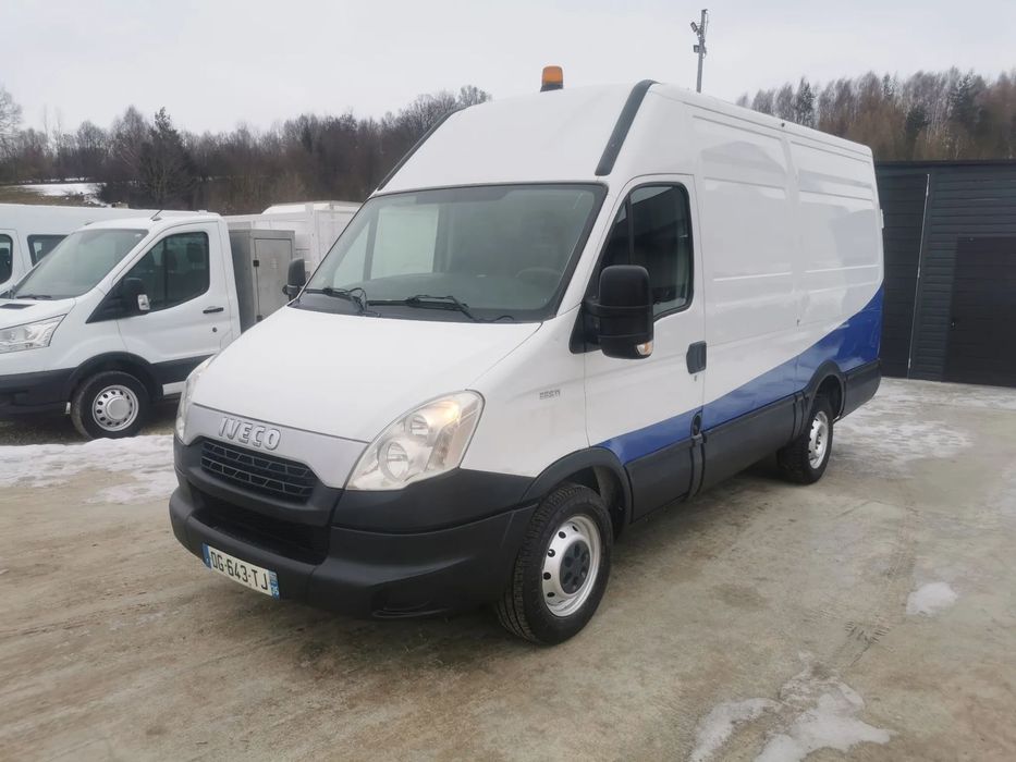Iveco 2.3HPi turbo Daily 35S11 długi wysoki 35S13 tempomat Hak 6-biegów  Daily 35S11 długi wysoki 2.3HPi turbo 35S13 tempomat Hak 6-biegów
