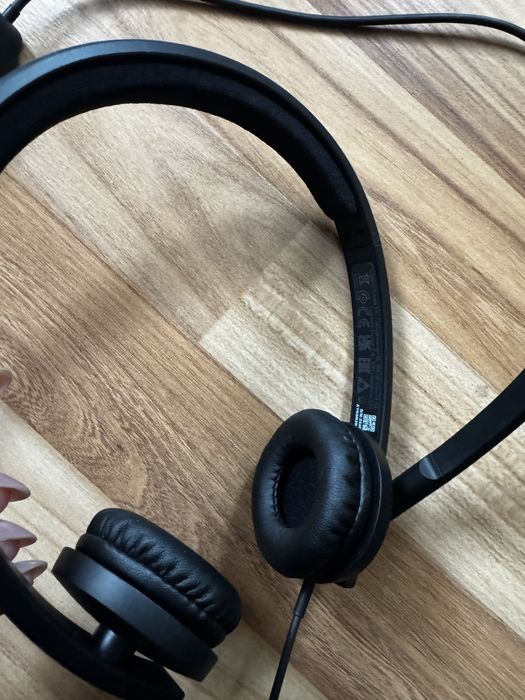 Навушники logitech H570e з мікрофоном були у використанні 1 раз