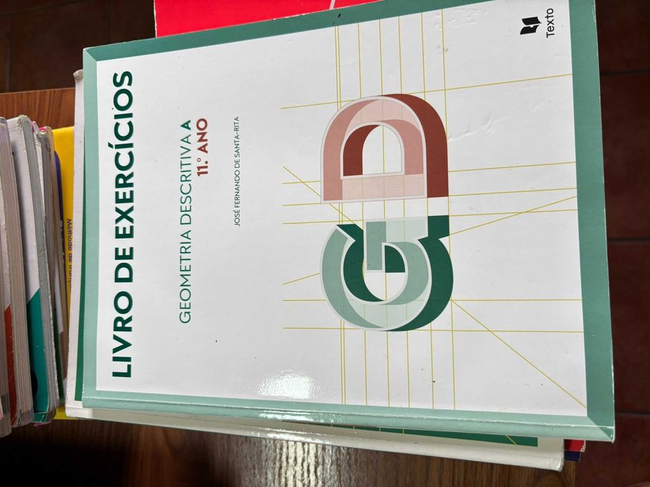 Livros Escolares 11º Ano 10 €