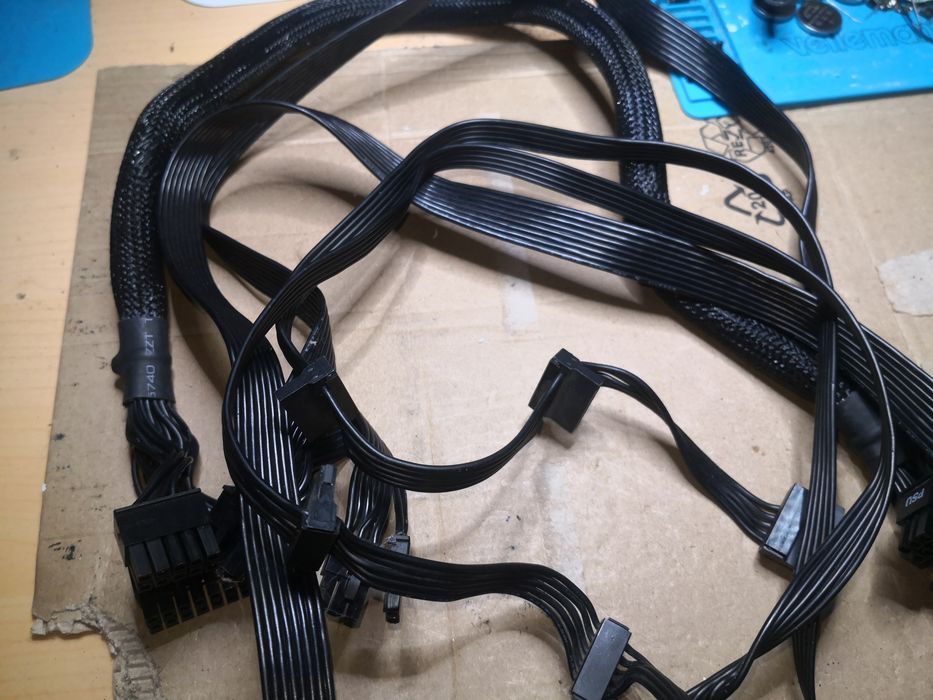 Cooler Master V1000 — 1000W 80+ Gold — Full Modular