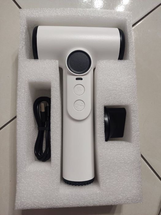 Портативний акумуляторний фен з теплим повітрям