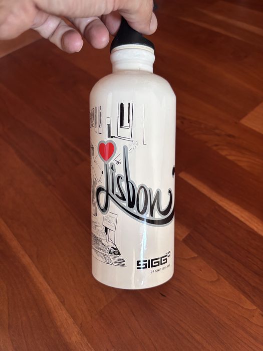 Garrafa SIGG Original Alumínio Prateada – Compacta 0,6L