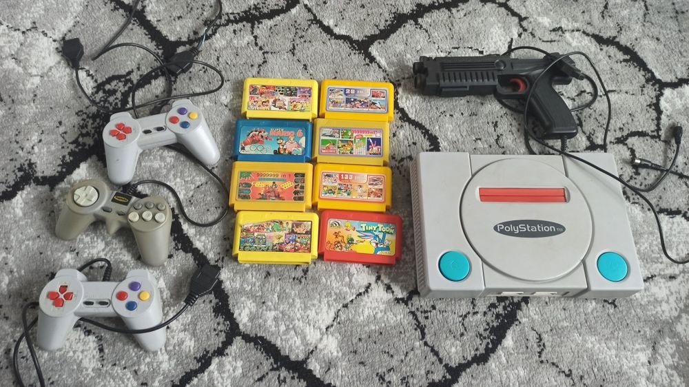 Konsola do gier retro a la Pegasus Poly Station + kartridże i pady