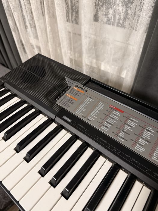 Продам синтезатор Yamaha PSR-F50