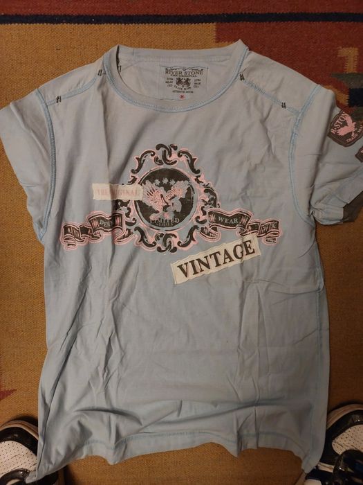 t shirt azul clara com desenhos