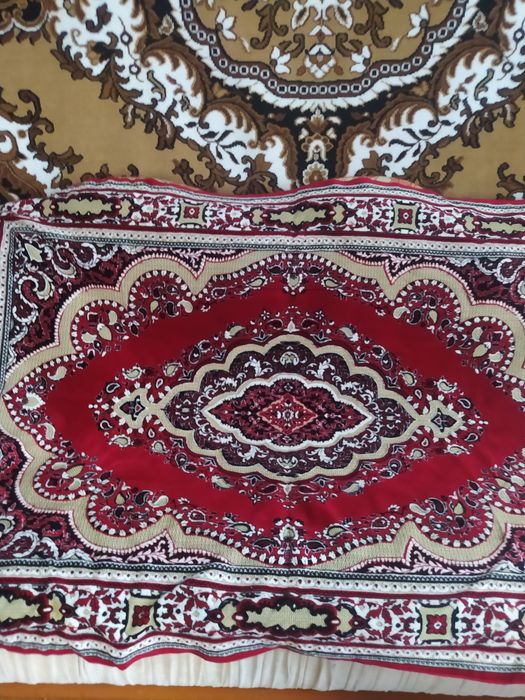 Продаю покривала нові на диван і накидушки на крісла.