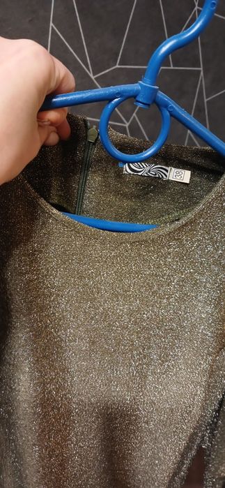 Святкова сукня в золотому кольорі