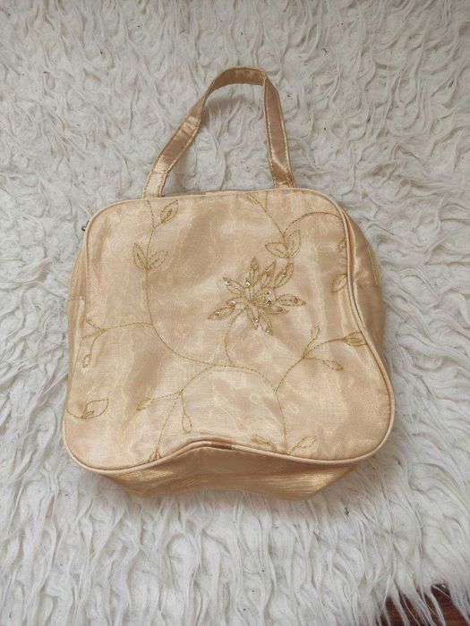 Elegancka, mała, złota torebka do ręki, Marks & Spencer, używana,