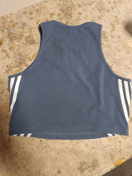 Top curto de desporto