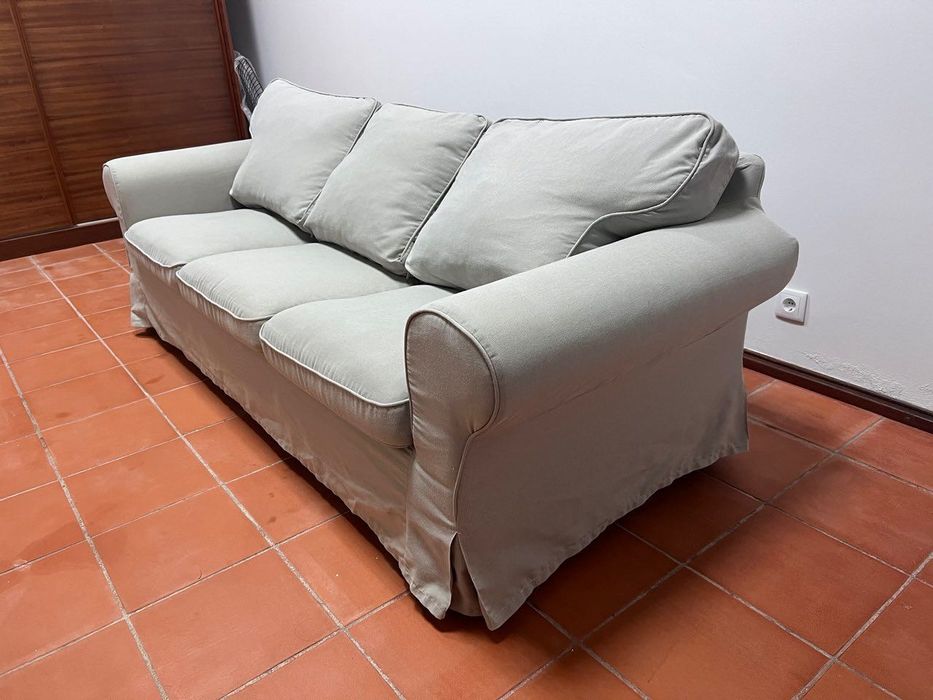Sofá IKEA EKTORP 3 lugares — excelente estado, com capas laváveis