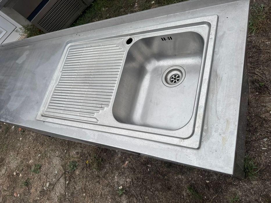 Bancada com pia fechada