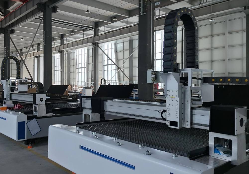 ВИГІДНО‼️ Купити лазерний станок ЧПУ BKJ F 1530 3кВт для різки металу