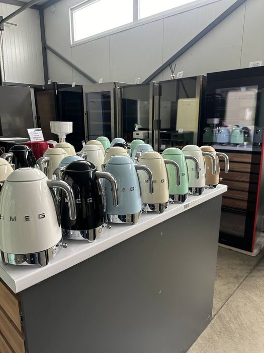 Електрочайник Smeg з терморегулятором/Електричний чайник Smeg