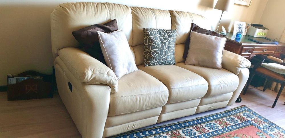 Conjunto de Sofás Chateau d’Ax em Pele – Excelente Estado