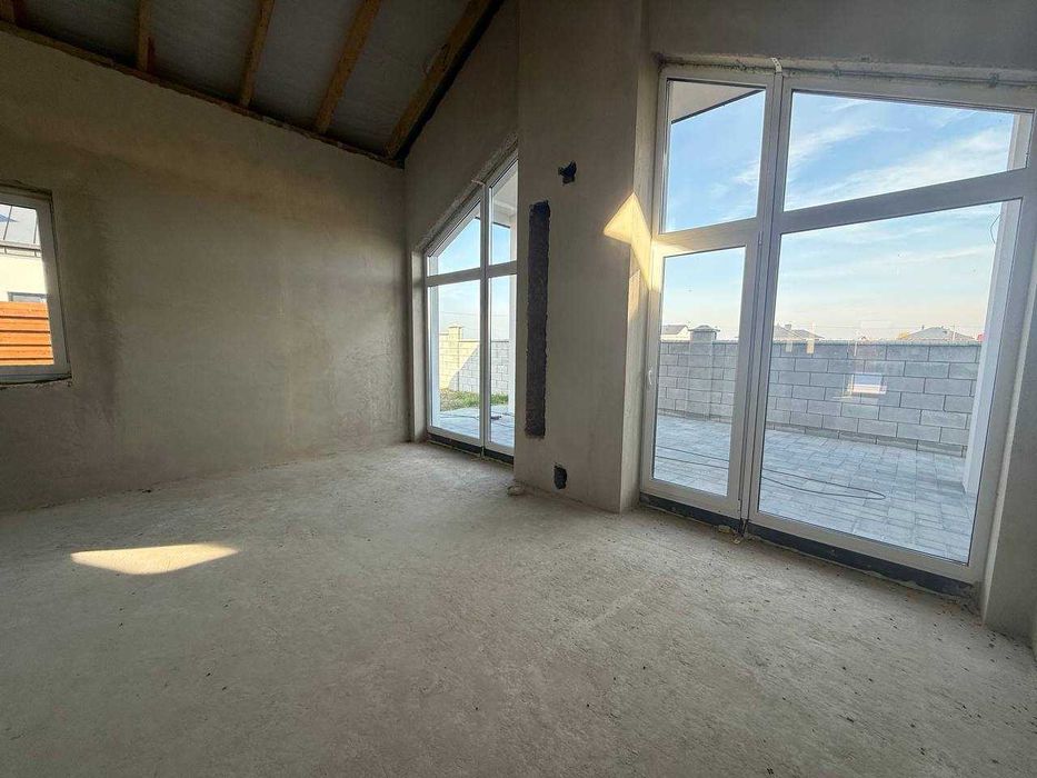 Продаж окремостоячого будинку за Авторинком