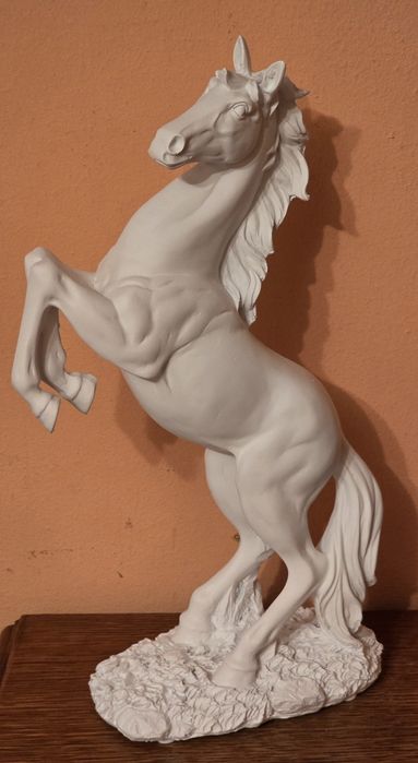 Piękna ceramiczna figurka konia. KOŃ Arabski, jeździectwo. Mustang.