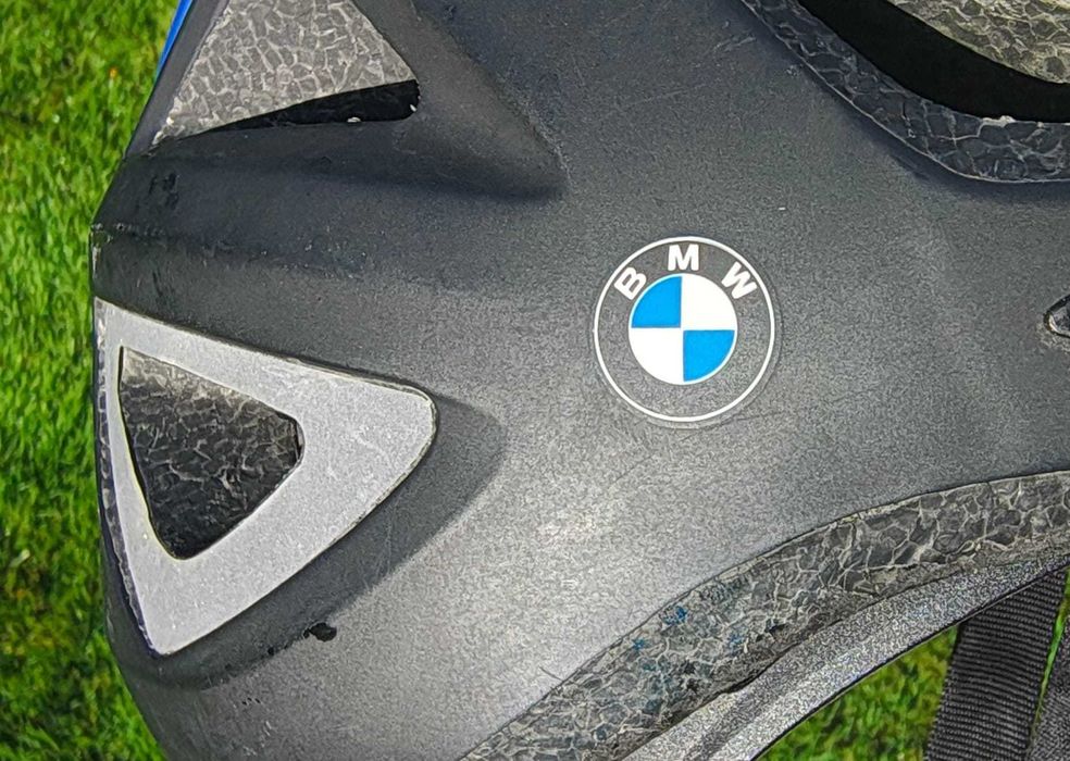 Kask rowerowy ABUS z limitowanej serii BMW