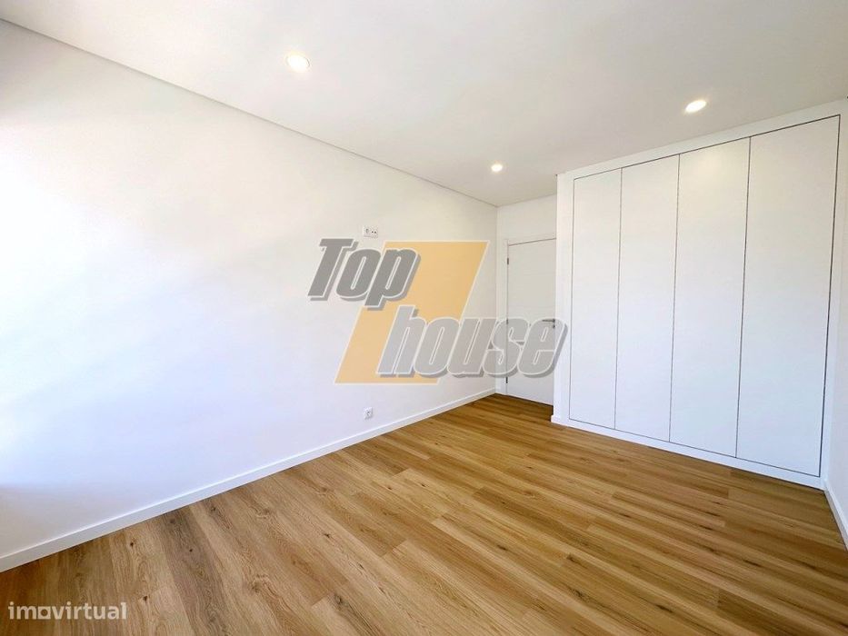 Apartamento T2 totalmente remodelado Costa de Caparica
