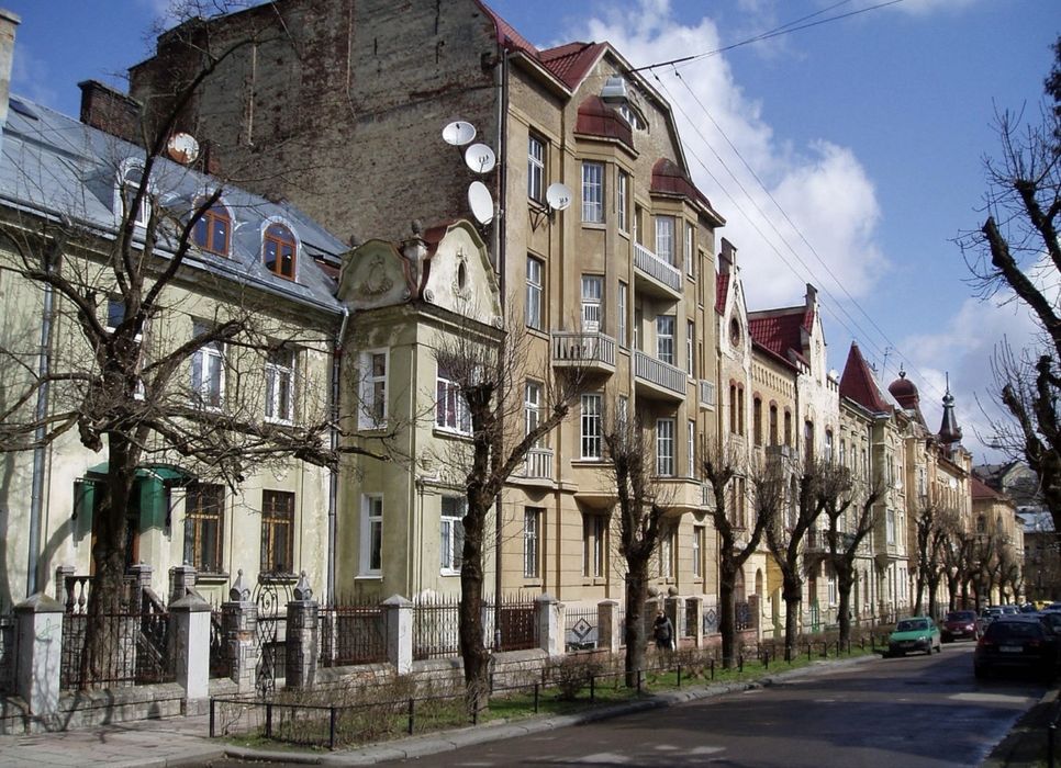 Продаж розкішної 3-кімнатної квартири в австрійському будинку біля парку | вул. Паркова, Львів.