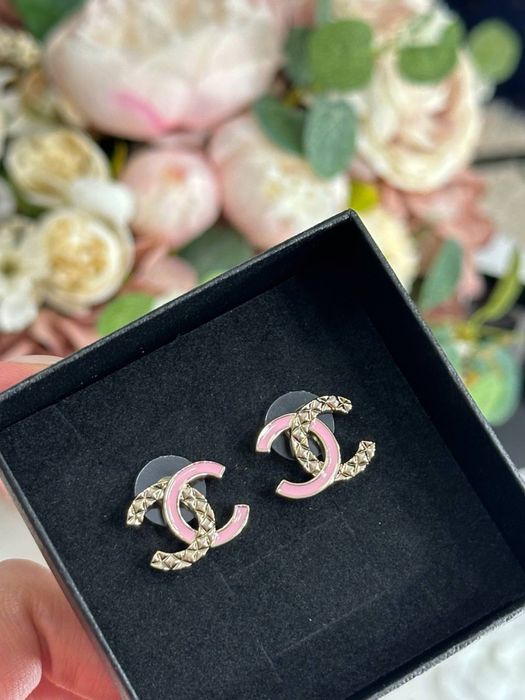 Сережки Chanel.