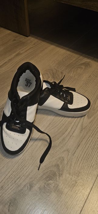 Młodzieżowe sneakersy dziewczęce