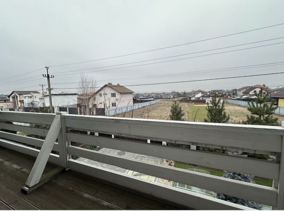 Просторий будинок у Тарасівці: зруб, 4 спальні, 7,5 соток!