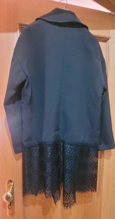 casaco preto tecido fino com renda