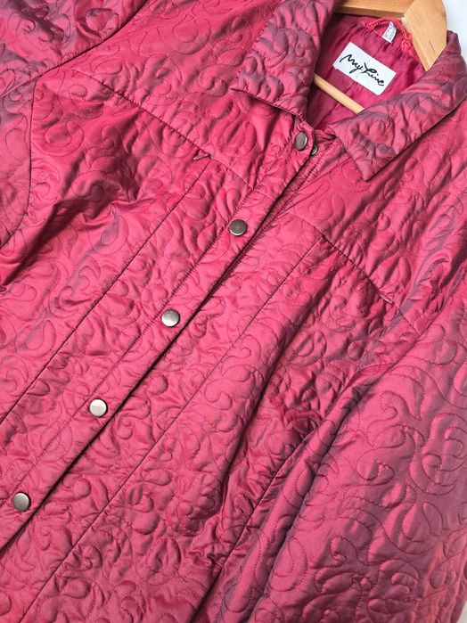 Miedzianoczerwona połyskująca kurtka przejściowa