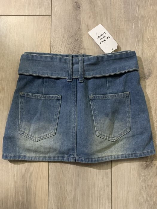 Джинсовая юбка на низкой талии