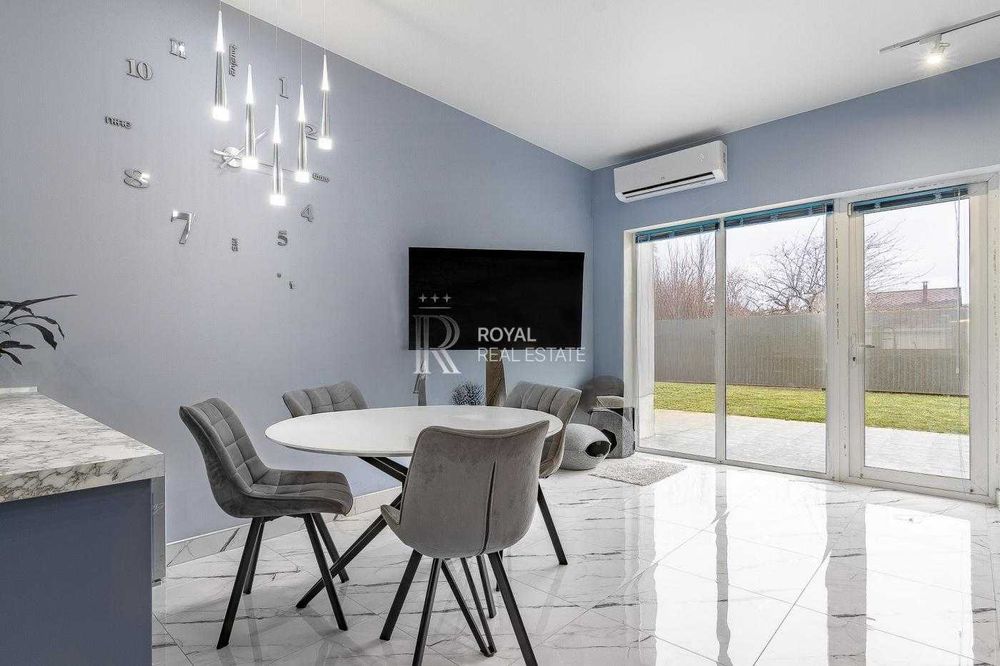 Продаж Будинок Гатне вул. Янчука 144 м² 4 кімнати 3 спальні Тераса Меблі Техніка Готовий до проживання Метро Теремки