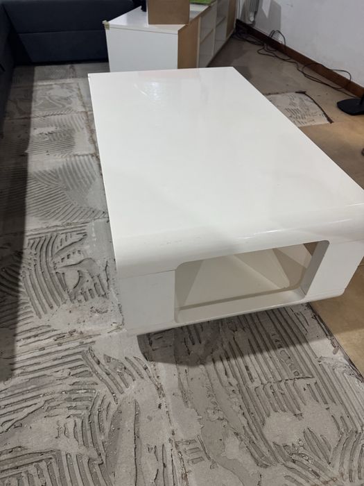Mesa de Centro Lacada Branca com Rodas