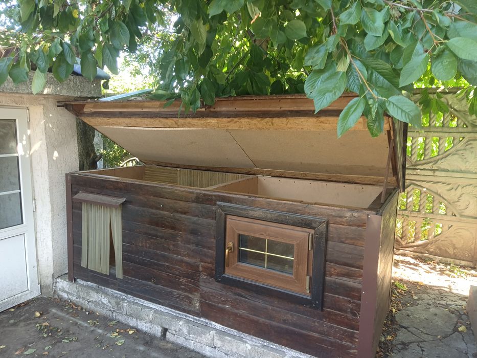 Бутка для крупных и средних пород собак (двухкомнатная).
