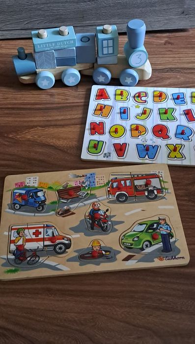 Drewniane puzzle, zabawki