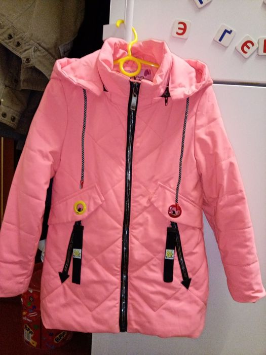 Демисезонная курточка на девочку