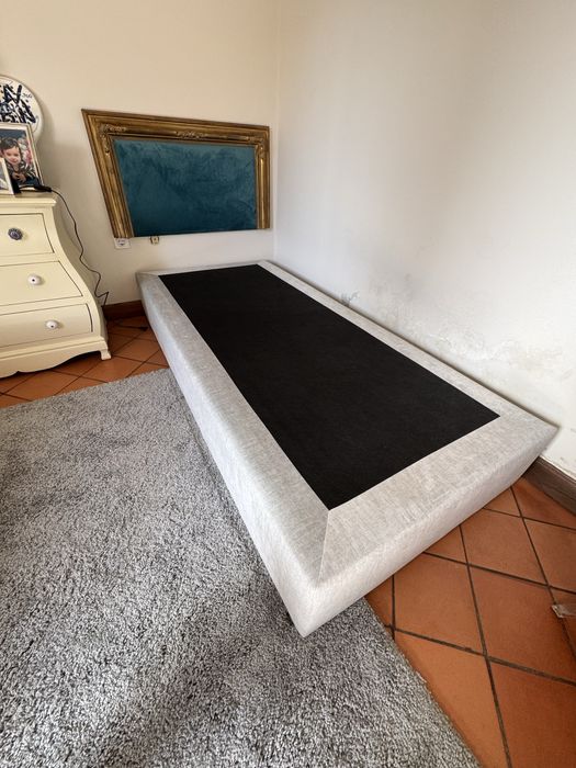 Estrado e colchão Novos