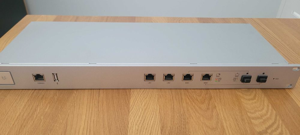 Sprzedam Security Gateway Unifi USG-PRO-4