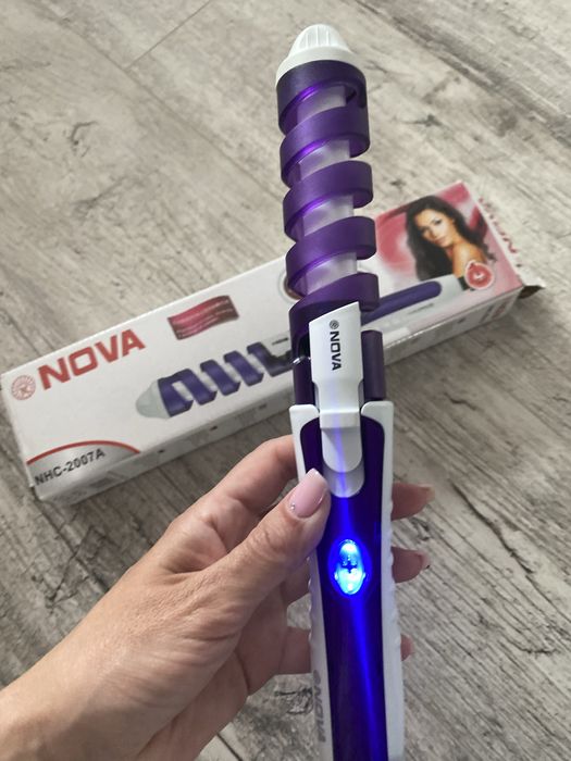 спіральна плойка для волосся від бренду Nova. Для локонів