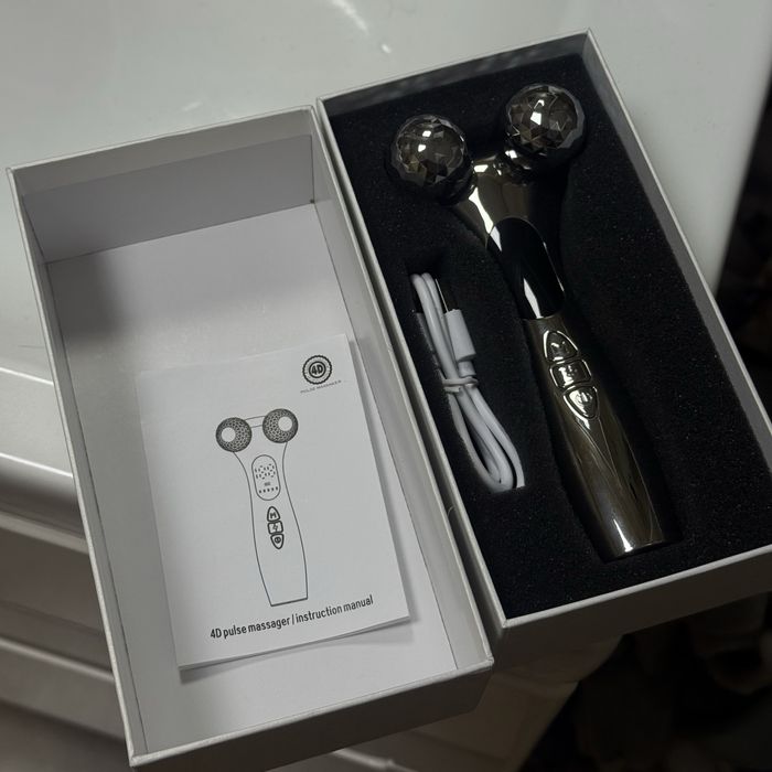 Мікрострумовий масажер для обличчя / 4D Pulse massager KM-833