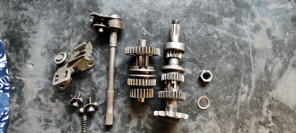 Skrzynia biegów WSK 125 WFM 125 tryb zdawczy pośredni koło zębate ZMD