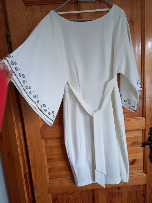 Asos haftowana sukienka zdobiona  cekiny  ecru srebrna m midi