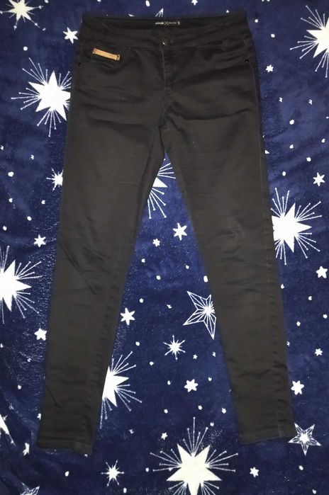 Czarne spodnie rurki - House