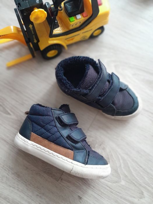 Ocieplane buty dla chłopca F&F rozmiar 24
