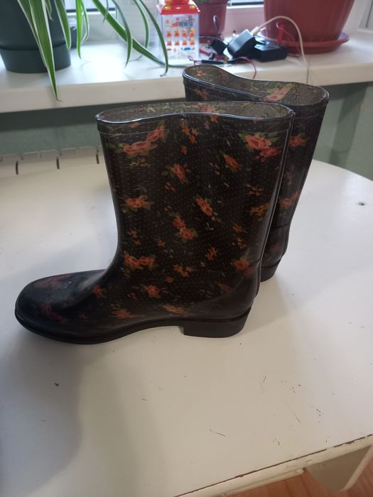 Женские резиновые сапоги 39 размер.
