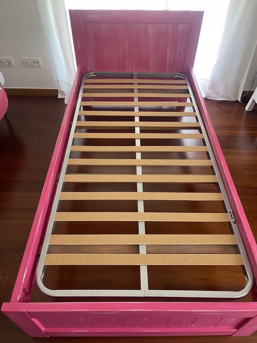 Cama solteiro em madeira maciça (com estrado 190 cm x 90 cm)
