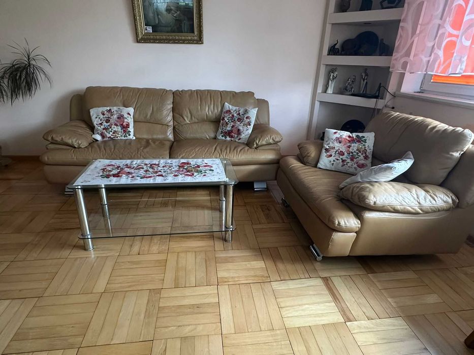 Oddam za darmo Sofa z fotelem i stolikiem