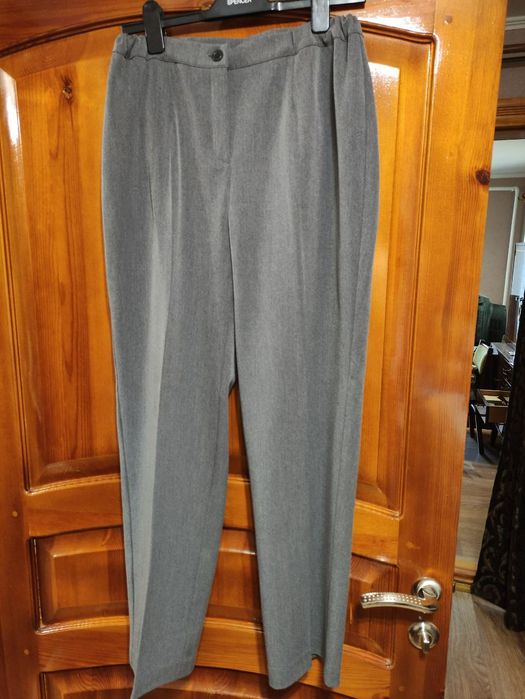 Женский брючный костюм